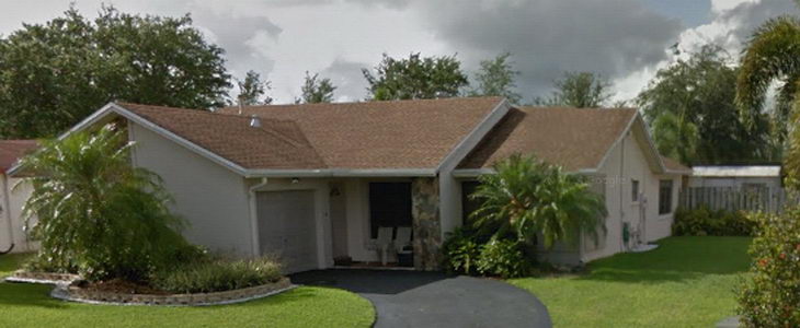 בתים במיאמי: וילה יוקרתית בסנרייז בשורט סייל